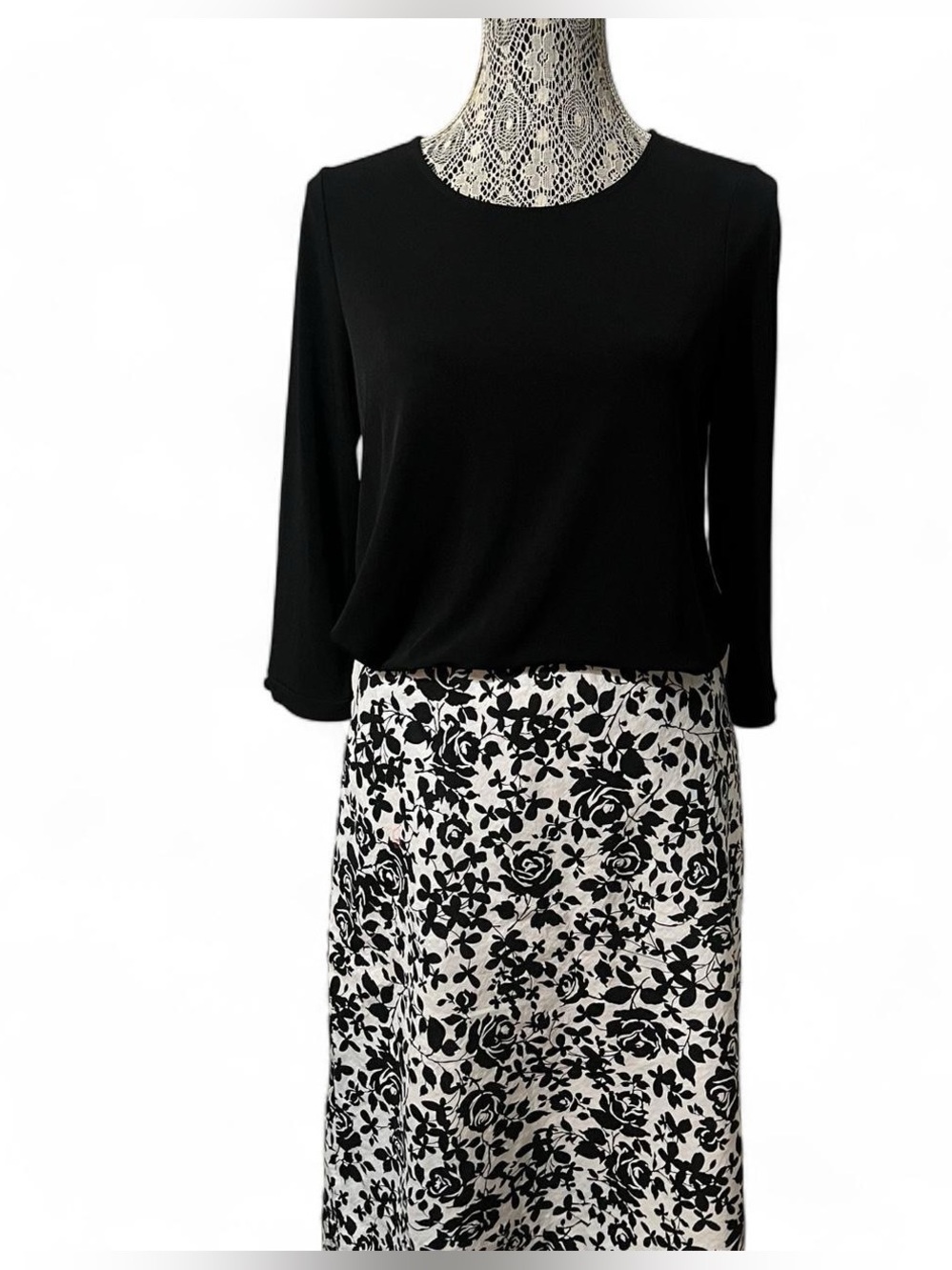LOFT Black and White Floral-Print Skirt